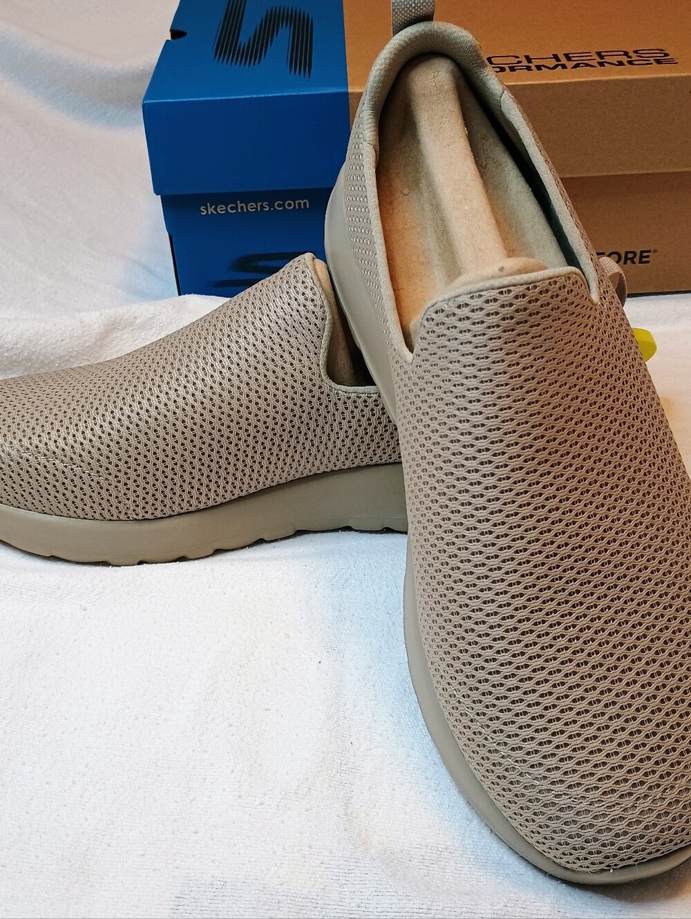 Skechers Go Walk Max Slip On Mens Size 10W Taupe Athletic Walking Shoes Sneakers